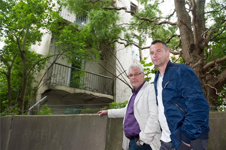 Goethe-Quartier für Investoren immer attraktiver Sie haben sich vertraglich verpflichtet, das Haus in der Zollinlandstraße 47 nachhaltig zu sanieren und selbst zu vermieten: Dr. Klaus Nowak (links) und Zenal Zahirovic.