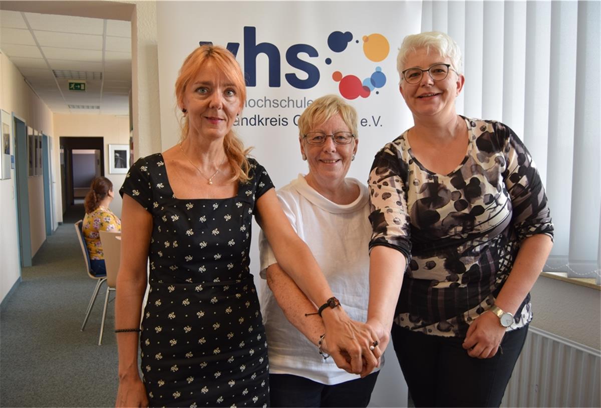 Rettung für die Kreis-VHS Sie hat schwierige Jahre hinter sich: die Führung der VHS im Landkreis, Dr. Marie-Louise Rendant (von links), Aufsichtsratsvorsitzende Annette Faße und die mittlerweile ausgeschiedene Inga Hermann.