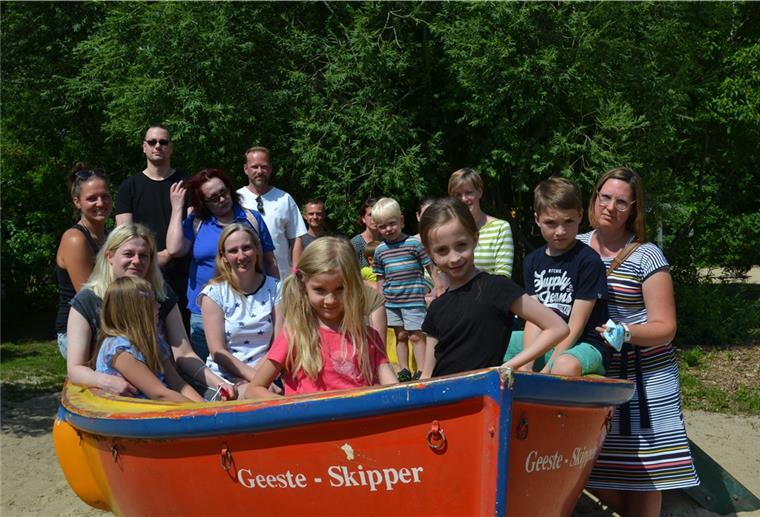 Sie hoffen, dass das Boot nicht untergeht: Die Eltern und Kinder des Geestensether Hortes, dem die Schließung droht.