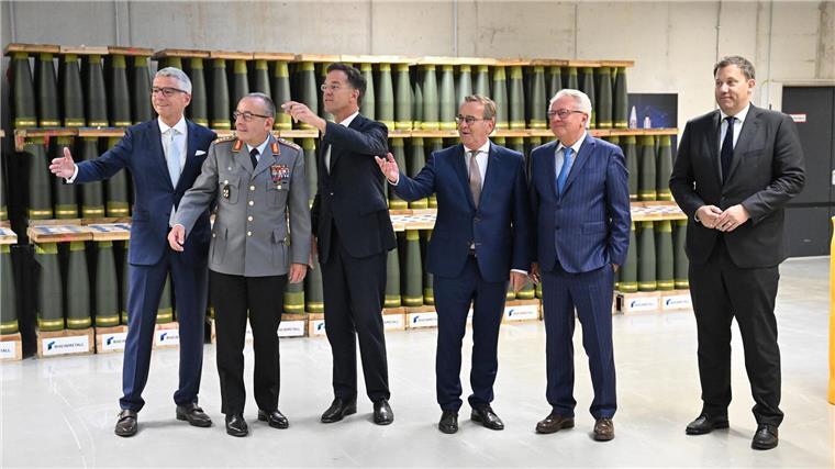 Neues Rheinmetall-Munitionswerk eröffnet - Lob aus Politik Sie kann bis zu 40 Kilometer weit geschossen werden: Artilleriemunition von Rheinmetall.