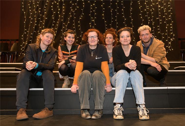Sie machen Lust auf Theater (v. l.): Wiebke Alphei, Coco Plümer, Bianca Sue Henne, Severine Schabon, Julia Brettschneider und Philipp Haase. Foto: Masorat