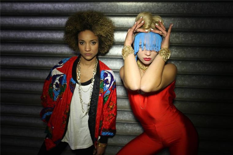 Warum sind Musikerinnen auf dem Deichbrand so rar? Sie rocken am Freitag das Deichbrand-Festival: Alice Martin (links) und Maike Mohr vom Hamburger Dancehall-Duo Chefboss.