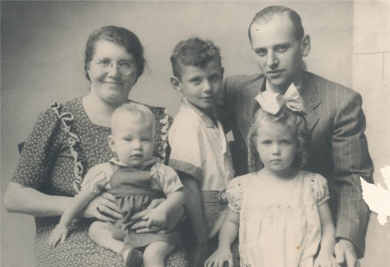 Sie überlebten und waren dennoh Opfer der Nazis: Frieda, Selma, Henry, Max und Carla Wolff flohen nach Kolumbien, wo die beiden Töchter geboren wurden. Viele andere hatten nicht so viel Glück.