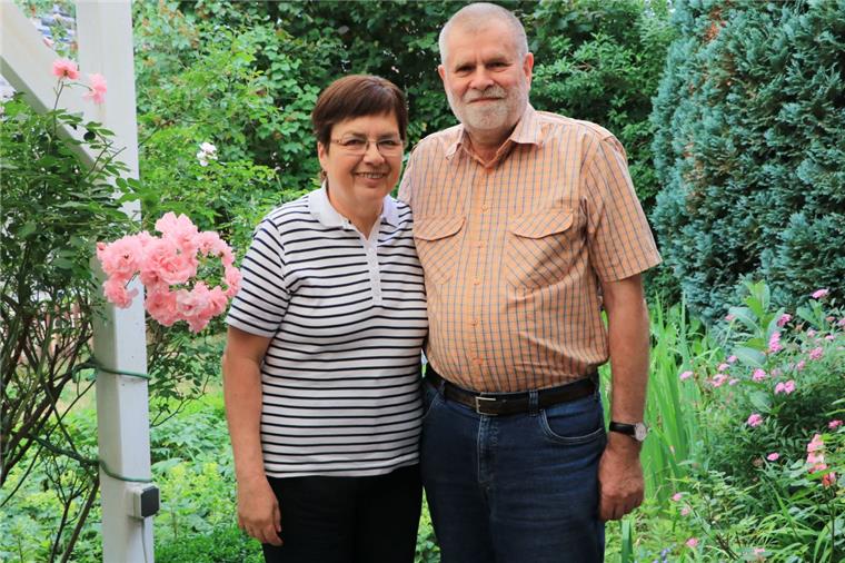 Goldene Hochzeit in Zeven: Es "funkt" im Rotenburger Kino Sie verstehen sich immer noch gut: Vor 50 Jahren haben für das Ehepaar Margrit und Uwe Köster aus Zeven die Hochzeitsglocken geläutet.
