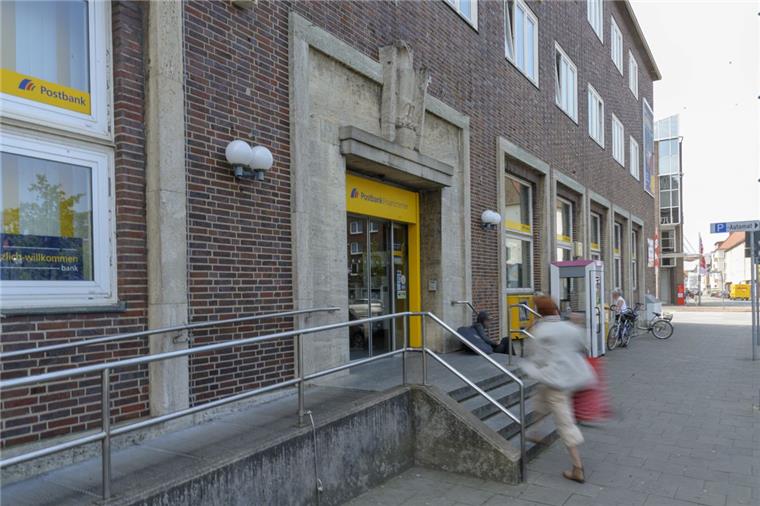 Bremerhaven: Druck auf Postbank wächst Sie wird die einzige sein: Die Postbankfiliale am Hauptbahnhof wird als einzige nicht geschlossen.