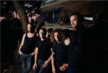 Sie wollen am Sonnabend vor der Stadthalle ordentlich abrocken: Johannes Madsen (von links), Sebastian Madsen, Niko Maurer und Sascha Madsen von der Band Madsen.