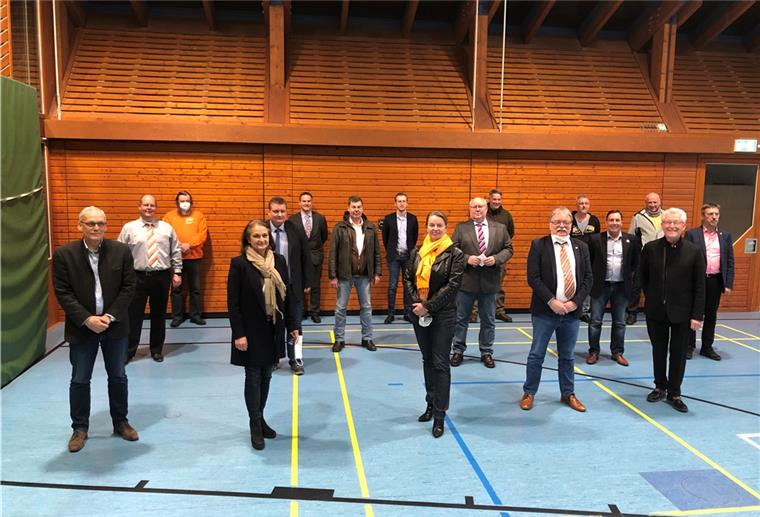 Kleinpartei LKR stellt sich in Nesse fürs Superwahljahr auf Sie wollen die Liberal-Konservativen Reformer bei den anstehenden Wahlen dieses Jahr nach vorne bringen (von links): Jens Krause, Karsten Hönicke, Fronke Gerken, Alina Brunen, Sascha Flegel (Generalsekretär) , Holger Wilzek, Heiko Adler, Horst Neben, Dana Guth (MdL, stv. Vorsitzende), Dr. Hans-Christian Schröder,(stv.. Vorsitzender), Markus A. Müller, Bernd Vogel ( Landesvorsitzender) ; Olaf Wulf, Jens Ahrends ( MdL), Wolfgang Mader, Dr. Hans-Hermann Schreier( stv. Vorsitzender), Frank Weyhers. Foto: privat
