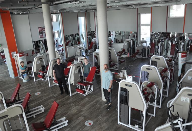 Neue Freiheiten für Kneipen und Fitnessstudios Sieben Monate standen die Fitnessstudios der Stadt leer. Jetzt darf hier wieder geschwitzt werden, aber ein bisschen Vorlauf ist noch nötig.