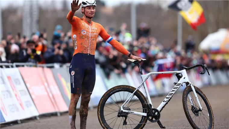 Historischer Sieg: van der Poel Rekord-Weltmeister im Cross Siebter Titel: Mathieu van der Poel ist Rekord-Weltmeister im Cross.