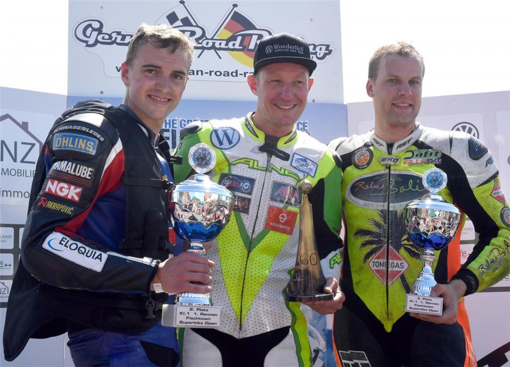 Siegerehrung in der Klasse 1. „Local Hero“ Luca Hansen (links) landete hinter Th...