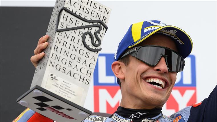 Auch ohne deutsches Zugpferd: MotoGP lockt die Massen Siegerlächeln: Marc Márquez gilt als König des Sachsenrings.