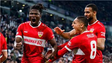 Siegtorschütze in der Nachspielzeit: Stuttgarts eingewechselter El Bilal Touré (l.).