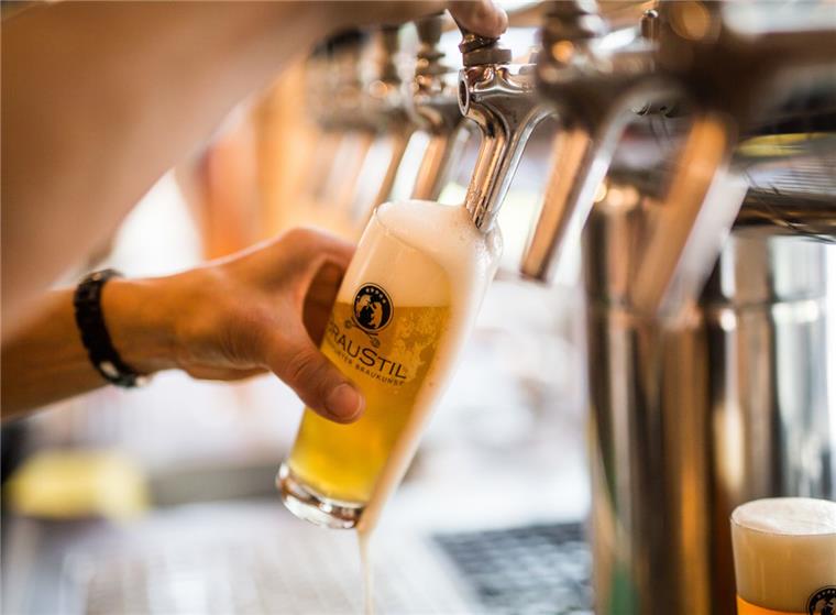 Keimgefahr: So gefährlich ist das frisch gezapfte Bier Sieht gut aus, schmeckt gut - und kann zu Durchfall führen. Jedes zehnte gezapfte Bier in Niedersachsen mit Keimen verseucht .