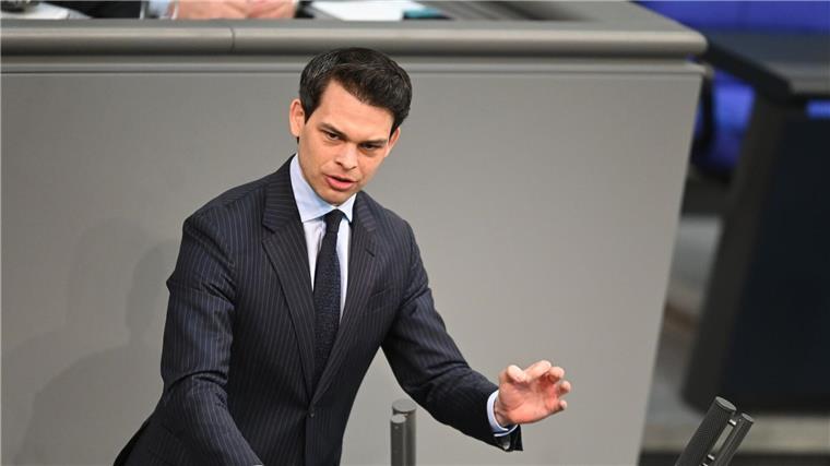 Ploß: „Häfen gehen nicht nur die Küstenländer etwas an“ Sieht Hafenpolitik als nationale Aufgabe: Der neue Koordinator der Bundesregierung für die Maritime Wirtschaft und den Tourismus, Christoph Ploß. (Archivbild)