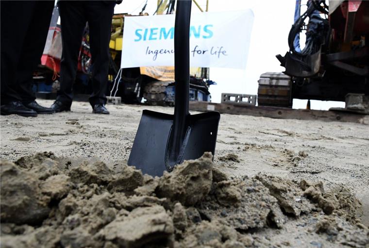 Zusammengefasst! Das war der Montag im nord24-Land Siemens investiert rund 200 Millionen Euro in den Standort Cuxhaven, an dem 1000 neue Arbeitsplätze entstehen sollen.