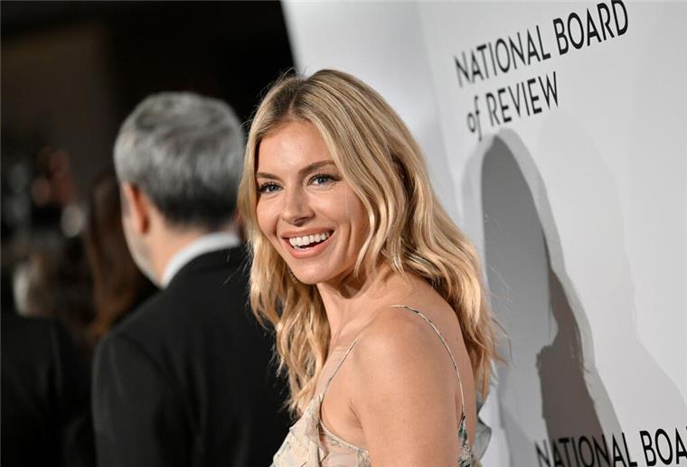 Sienna Miller: So kam sie modisch durch die Schwangerschaft Sienna Miller erwartet ihre zweite Tochter.