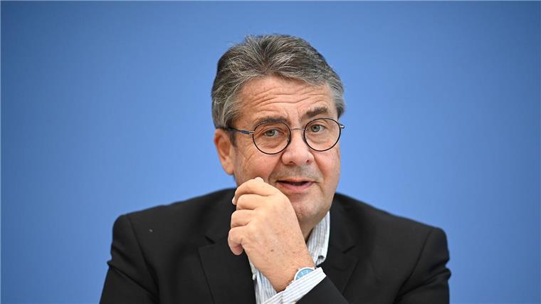 Ex-SPD-Chef Gabriel für Rheinmetalls Aufsichtsrat nominiert Sigmar Gabriel spricht im Jahr 2020 bei einer Pressekonferenz.