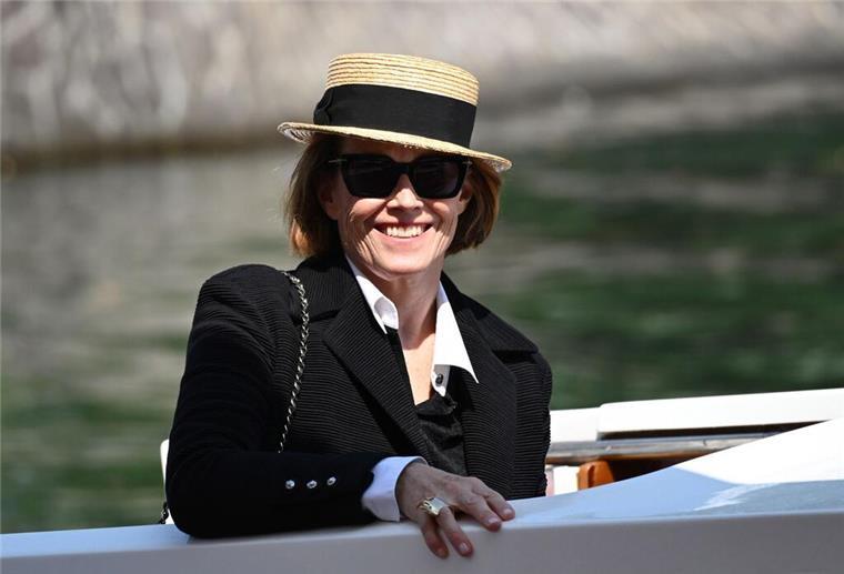Sigourney Weaver: „Wir sind alle so begeistert von Kamala“ Sigourney Weaver erhält in Venedig den Goldenen Löwen für ihr Lebenswerk.