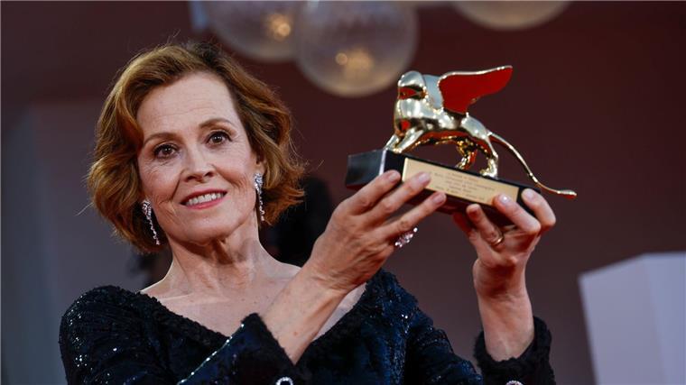 „Alien“-Heldin und „Avatar“-Star: Sigourney Weaver wird 75 Sigourney Weaver hat viele Preise gewonnen. (Archivbild)