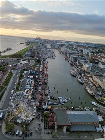 Silke Schwerdts hat sich das Seestadtfest in Bremerhaven aus der Luft angesehen....