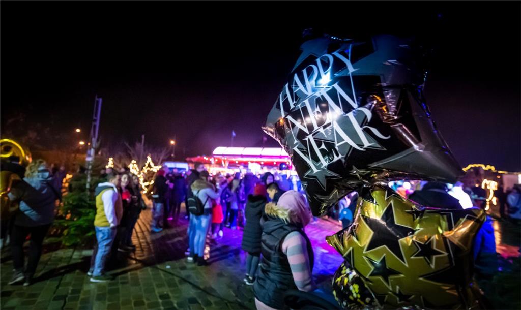 Silvester 2018/19 am Bremerhavener Deich und Neuen Hafen mit Havenwelten. Im Bil...