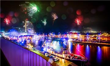 Silvester am Bremerhavener Deich und Neuen Hafen mit Havenwelten. 