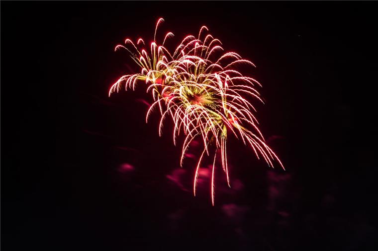 6 Dinge, die ihr an Silvester spontan machen könnt Silvester ist nur einmal im Jahr - und es will gut geplant sein. Wer das nicht getan hat, macht es sich am besten zuhause gemütlich oder geht für einen Spaziergang nach draußen.