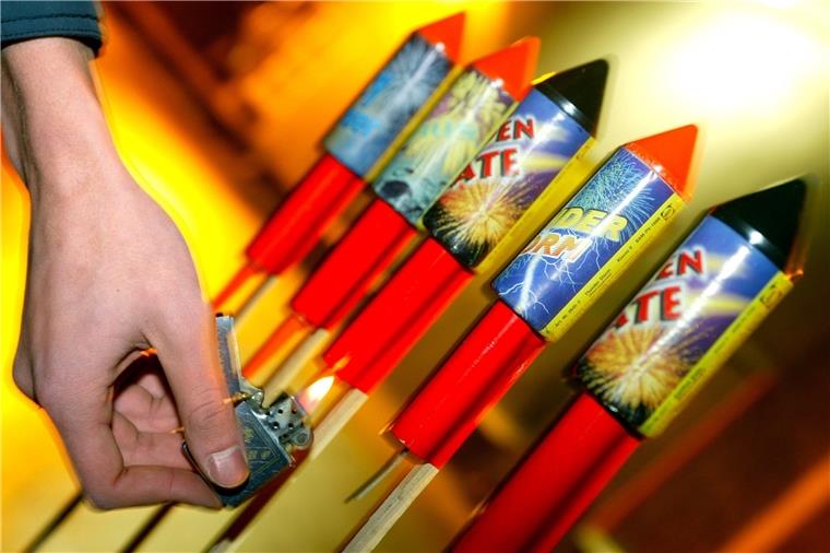 Rot-Grün-Rot kümmert sich jetzt um die Silvesterböllerei Silvesterfeuerwerke sind bundesweit in die Kritik geraten. Die Bürgerschaftsfraktionen von SPD, Grünen und Linken machen jetzt Druck mit einer Anfrage an den Senat zu den Auswirkungen der Silvesterböllerei.