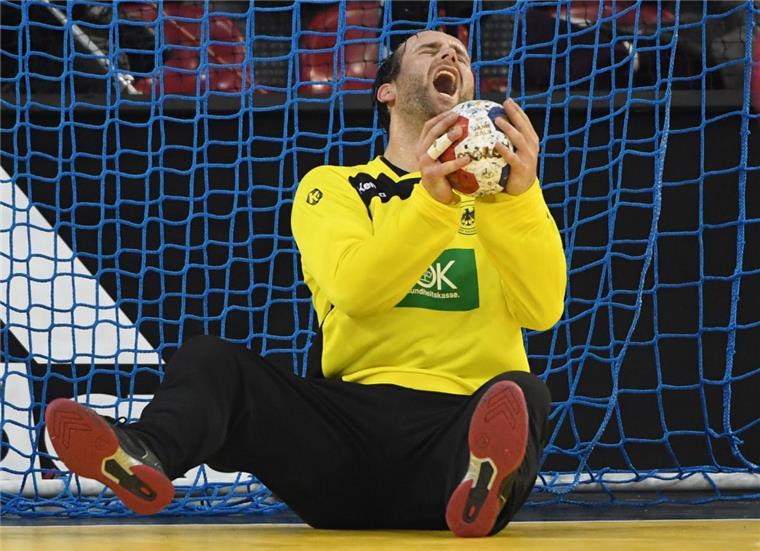 Silvio Heinevetter hatte allen Grund zum Jubeln: Auch dank seiner starken Leistung gewannen die deutschen Handballer ihr Auftaktspiel gegen Ungarn.