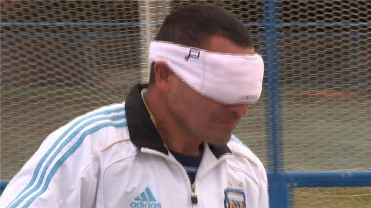 Superstar bei den Paralympics: Der blinde Lionel Messi Silvio Velo möchte die argentinische Blindenfußball-Nationalmannschaft bei den Paralympischen Spielen in Rio zu Gold schießen. Das Zeug dazu hat er. Sein Spitzname: "Der blinde Lionel Messi".