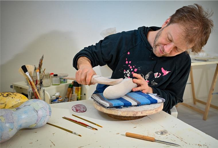 Muschel-Kunst im Wilke-Atelier Bremerhaven Simon Hof hat während seines Aufenthalts im Wilke-Atelier vor allem Muscheln und andere Meerestiere gestaltet. Foto: Scheschonka