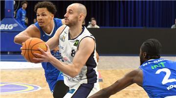 Simon Krajcovic (Mitte) und die Eisbären haben sich bereits acht Heimniederlagen geleistet. Gegen den Playoff-Konkurrenten Phoenix Hagen wäre eine weitere Heimpleite besonders bitter.