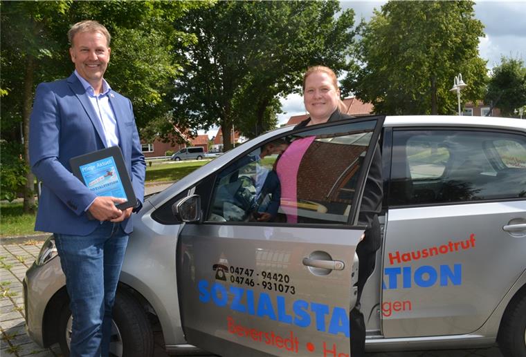 Sozialstation schreibt plötzlich schwarze Zahlen Sind beide sehr zufrieden mit der Entwicklung der Sozialstation Beverstedt/Hagen: Verwaltungsrats-Chef Guido Dieckmann und die Geschäftsführerin Monika Fißler.