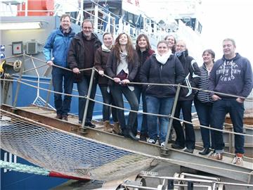 Sind nach erfolgreicher Expedition mit der "Walther Herwig III" rechtzeitig wieder zum Weihnachtsfest zurückgekehrt (von links): Die Fahrtleiter Dr. Marc-Oliver Aust und Dr. Thomas Lang mit dem Wissenschaftler-Team.