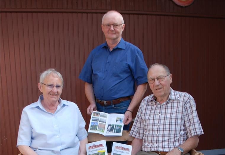 Neuenwalde: Ein Bilderrätsel für die Dorfgemeinschaft Sind schon ganz gespannt auf die Beteiligung der Bürger am Neuenwalde-Quiz (von links): Ortsbürgermeisterin Ellen Frank, Klaus Schriever und Willi Morick.