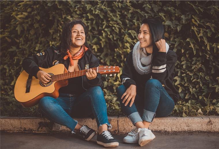 Frauen mit Gitarre