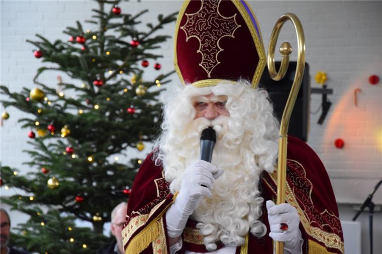 Selsingen: Niederländischer Sinterklaas besucht Lebenshilfe Sinterklaas, der niederländische Nikolaus, besucht einmal im Jahr die Kinder der Lebenshilfe in Selsingen.