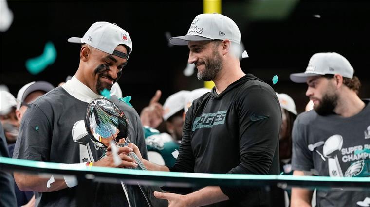 Super-Bowl-Champion bindet Trainer langfristig Sirianni bleibt den Eagles erhalten.