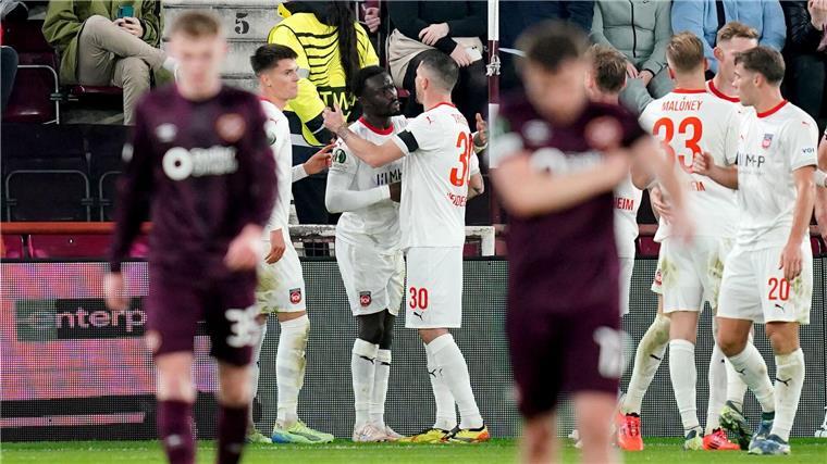 Dritter Sieg: Heidenheim in Europa weiter makellos Sirlord Conteh (3. v. l.) traf für Heidenheim zur Führung bei Heart of Midlothian.