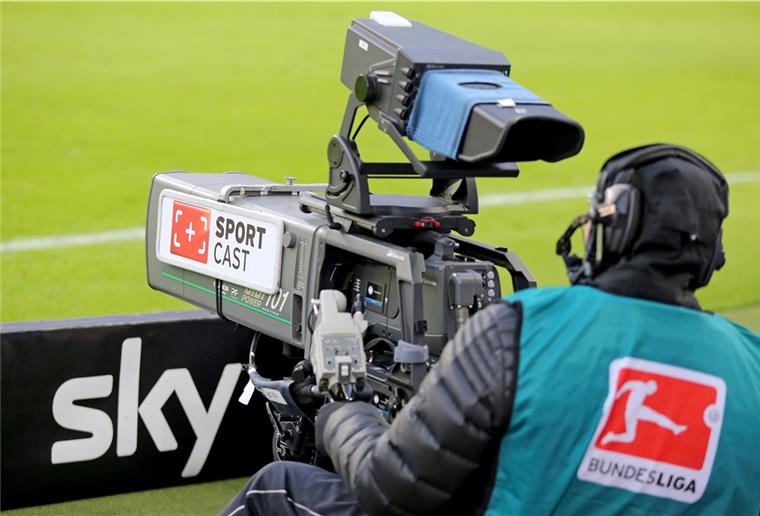 Sky verliert mehr TV-Rechte an DAZN Sky verliert die TV-Rechte am Sonntag an DAZN.