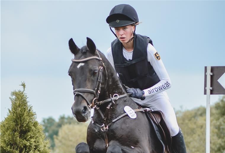 „Muffensausen“ vor dem Reitturnier unbegründet Smilla Philipp mit Olli beim Geländeritt.