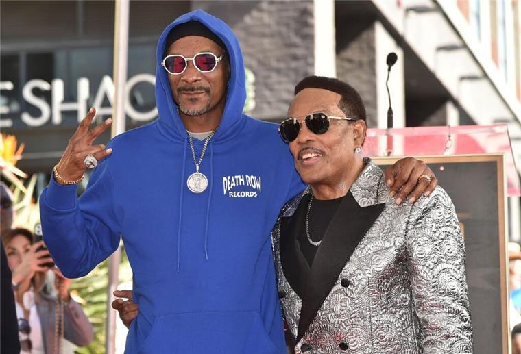 Charlie Wilson enthüllt Hollywood-Stern - Snoop Dogg dabei Snoop Dogg (l) und Charlie Wilson arbeiteten unter anderem für Hits wie „Signs“ mit Justin Timberlake und „Beautiful“ mit Pharrell Williams zusammen.