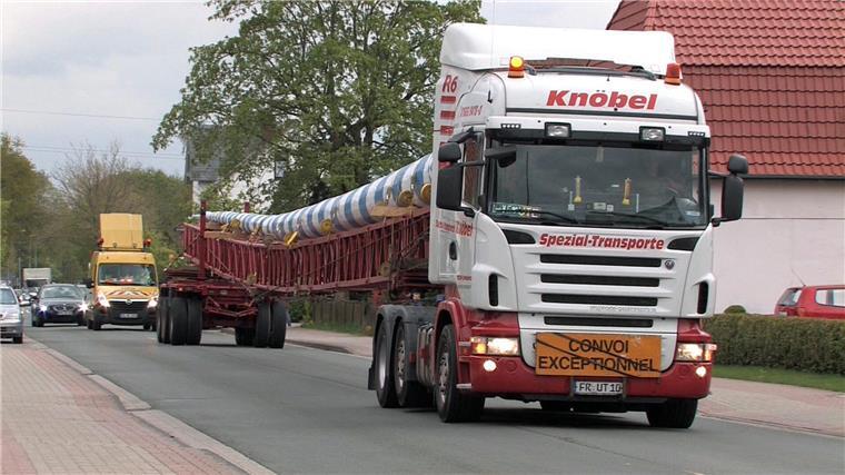 Nächste Woche kommt ein neuer Maibaum nach Abbehausen So ähnlich wird es auch am Mittwoch kommender Woche wieder auf der Butjadinger Straße in Abbehausen aussehen. Ein neuer Maibaum kommt.