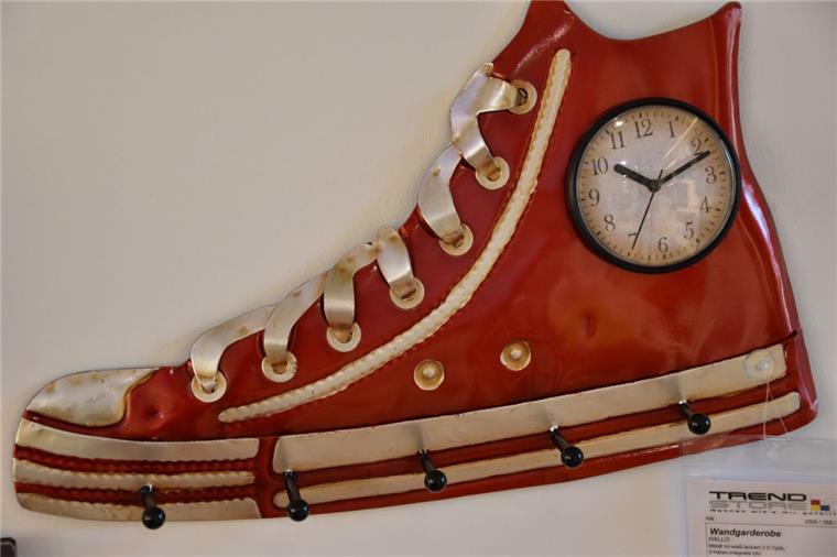 Wetten, dass ihr mindestens eines dieser 14 Dinge kaufen würdet? So eine Uhr hat mit Sicherheit nicht jeder bei sich in der Wohnung hängen.