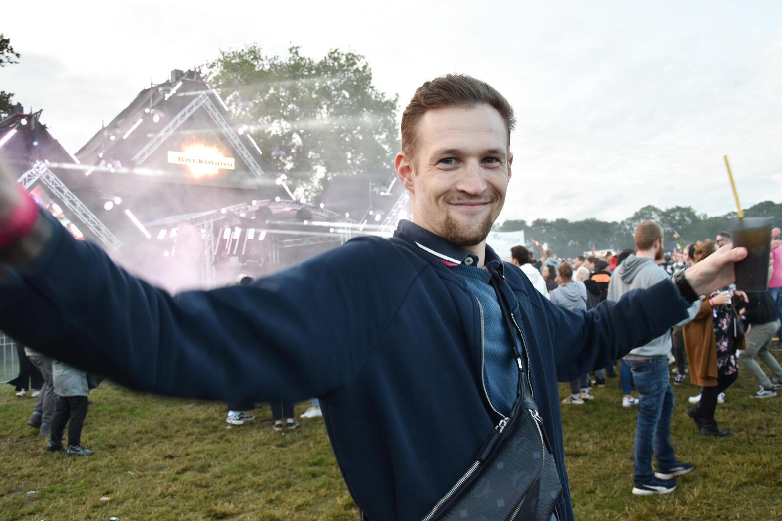 So friedlich und einladend wie dieser junge Mann ist das komplette Festival in D...