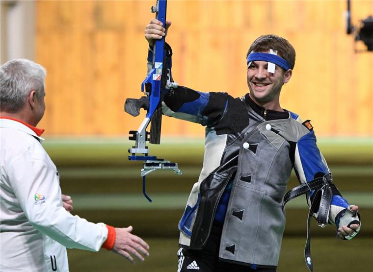 Henri Junghänel schießt das nächste Gold So jubelt ein Olympiaisieger: Henri Junghänel erfüllte sich einen Traum.