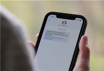 So können betrügerische Phishing-SMS auf dem Smartphone aussehen.