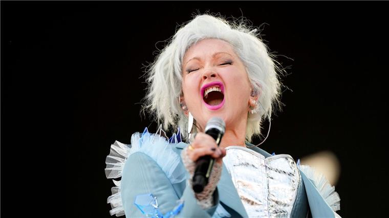 Diese Legenden stehen 2025 auf deutschen Bühnen So much fun: Cyndi Lauper geht ein letztes Mal auf große Tour. (Archivbild)