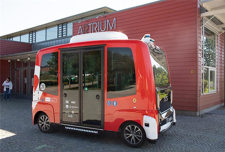 So oder so ähnlich wird er aussehen, der autonome Bus, der Ende 2024 offiziell in Bad Bederkesa auf die Strecke gehen soll. Im bayrischen Bad Birnbach - hier war Deutschlands erster autonomer Bus auf der Straße - sind bereits drei Fahrzeuge dieser Art unterwegs.