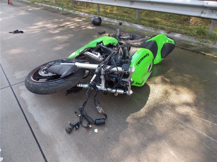 Motorradfahrer stirbt bei Unfall auf A27 bei Uthlede So sah das Motorrad des 28-Jährigen nach dem Unfall aus.